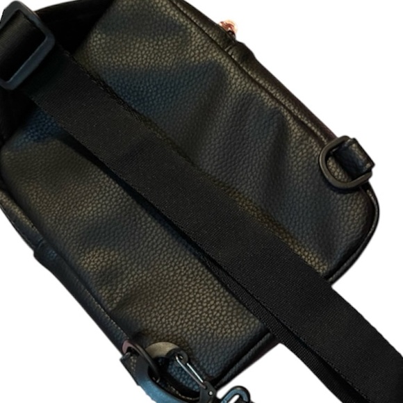 Reebok Grove Crossbody / Sling Bag - Picture 3 of 8